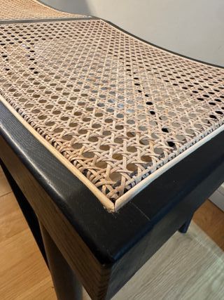 Sillas de comedor y banco de ratán