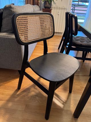 Sillas de comedor y banco de ratán
