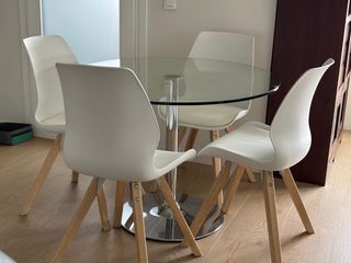 Mesa redonda cristal y 4 sillas blancas