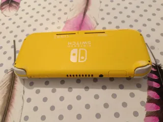 Nintendo Switch Lite Amarilla