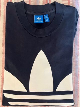T-shirt Adidas con logo bianco modello oversize