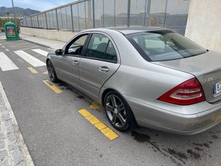 Mercedes-Benz Clase C 2005