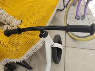 Bici sin pedales Btwin blanca