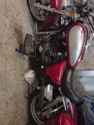 Honda Pioneer 125cc Moto Cruiser Roja/Plata