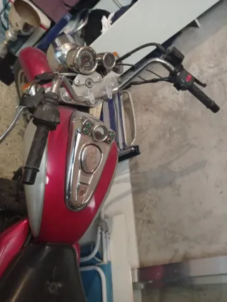 Honda Pioneer 125cc Moto Cruiser Roja/Plata