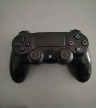 PS4 Fat Bianca 500gb, con 3 controller e 3 giochi