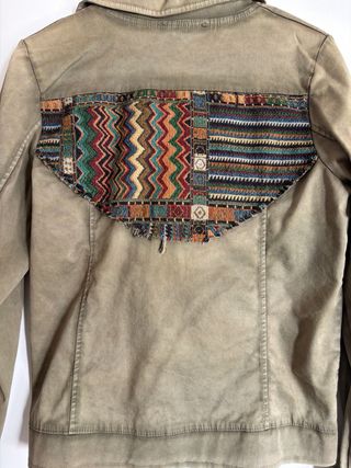 Chaqueta vaquera bordada multicolor