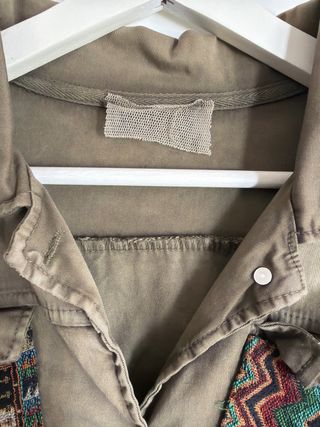 Chaqueta vaquera bordada multicolor