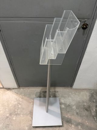 Expositor metacrilato base metálica