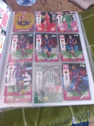 Álbum Megacracks 2024-25 con 415 cards