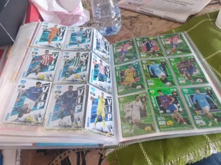 Álbum Megacracks 2024-25 con 415 cards