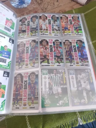 Álbum Megacracks 2024-25 con 415 cards