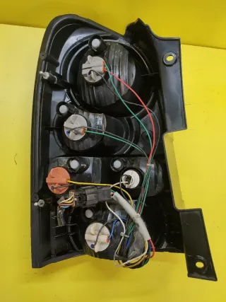 PILOTO TRASERO DERECHO SSANGYONG REXTON I