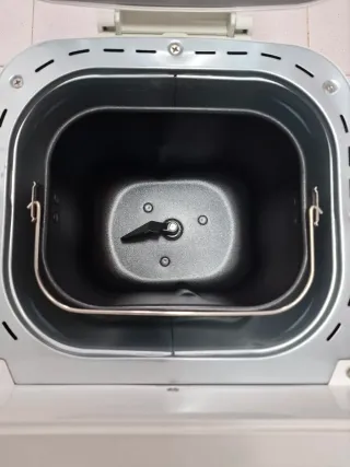 Máquina de Fazer Pão Branca