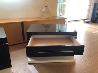 Mesitas de dormitorio lacadas negro y blanco