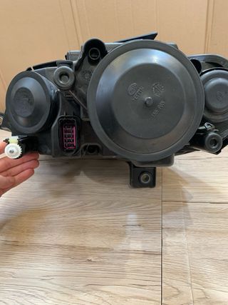 Faro Derecho HELLA 1EL 247 014-08 VW Passat B6