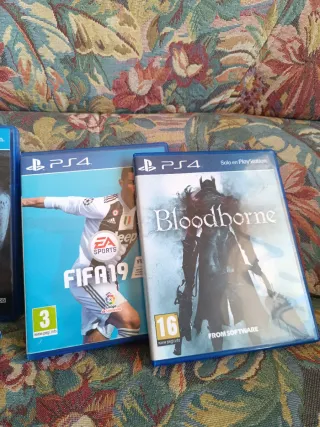 Consola PS4 + 6 Juegos
