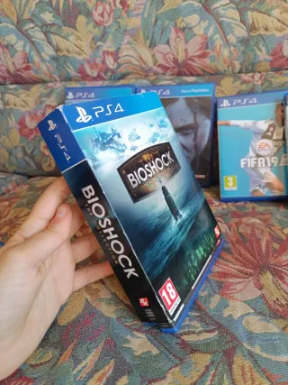 Consola PS4 + 6 Juegos