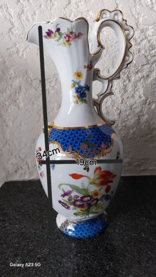 Peça decorativa em porcelana floral