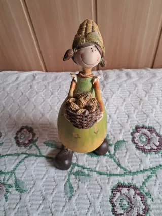 Figura decorativa niña con cesta