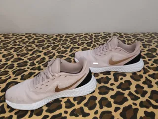 Zapatillas Nike Revolution Rosa nude