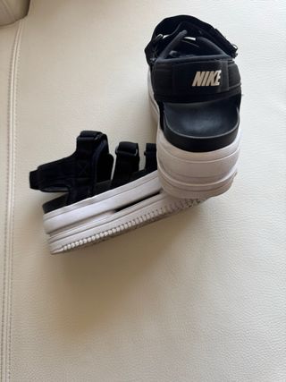 Nike Sandalias Plataforma. Mujer, talla 36,5 negro