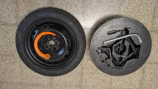 Rueda de repuesto y herramientas Fiat 500
