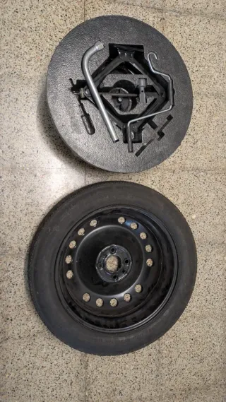 Rueda de repuesto y herramientas Fiat 500