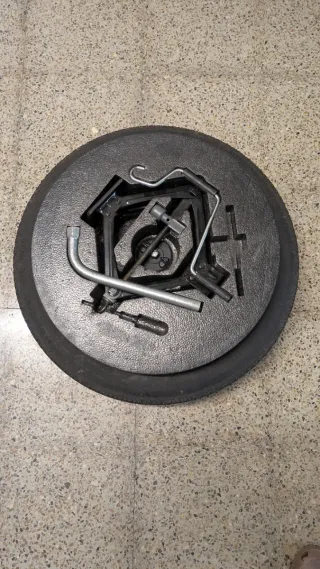 Rueda de repuesto y herramientas Fiat 500