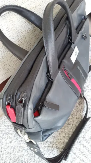 Bolso Piquadro Piel Negro y Rojo