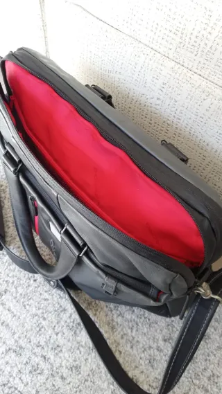 Bolso Piquadro Piel Negro y Rojo