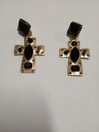 Orecchini pendenti a croce