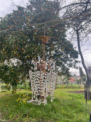 Lámpara de araña de cristal y metal