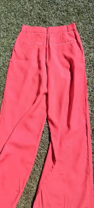 Pantalones Zara pinzas rojos