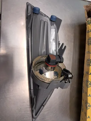 Faro Antiniebla Ford Mondeo MK4 HELLA