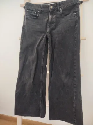 Pantalones vaqueros negros campana