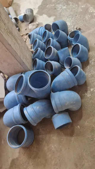Tuberías y codos PVC Saneamiento