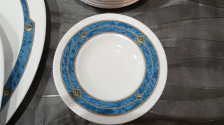Vajilla de porcelana azul y blanca