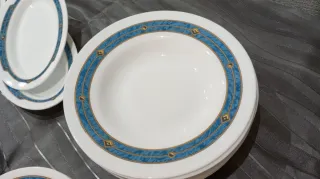 Vajilla de porcelana azul y blanca