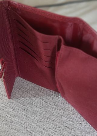 Monedero rojo con aro y cierre