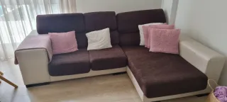 Sofá chaise longue beige y marrón