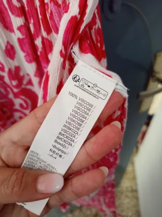 Kimono rosa y blanco estampado.