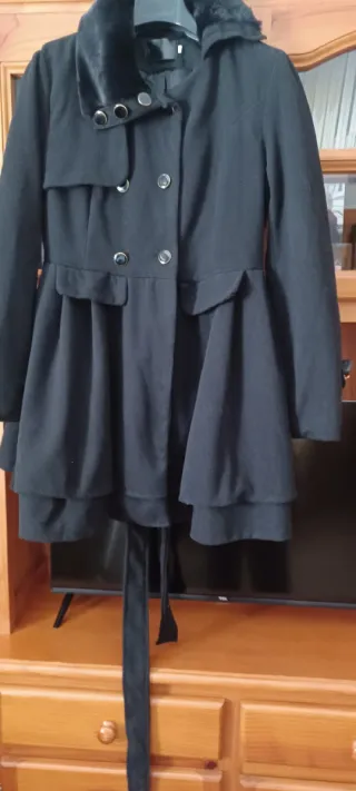 Abrigo negro mujer con cuello de pelo