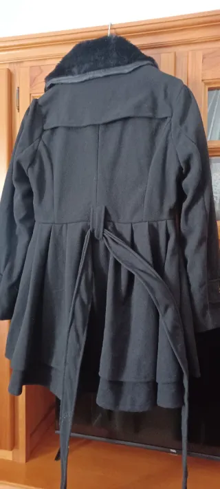 Abrigo negro mujer con cuello de pelo