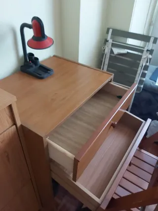 Escritorio madera 2 cajones + silla plegable
