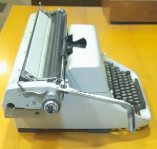 Máquina de escribir Facit