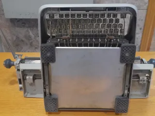 Máquina de escribir Facit