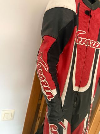 Mono de moto Kerozen rojo y negro