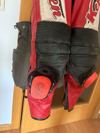 Mono de moto Kerozen rojo y negro