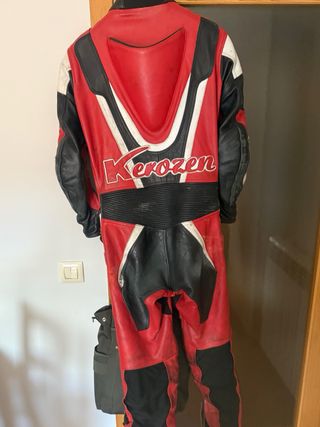 Mono de moto Kerozen rojo y negro